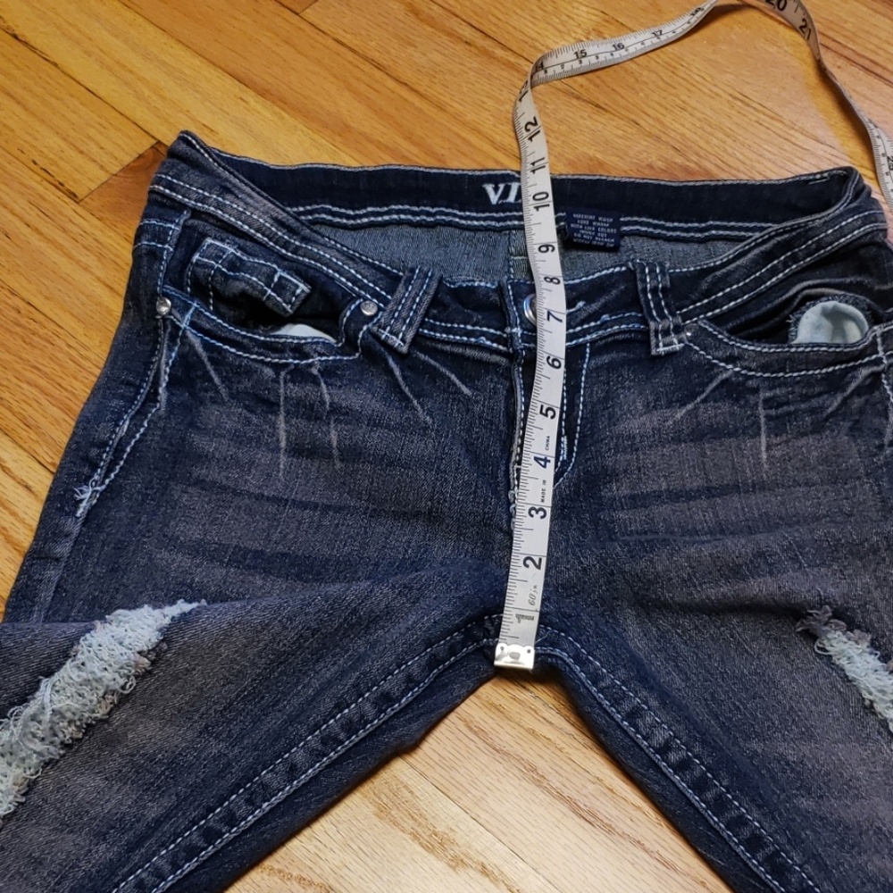 Distressed jean capri - Picture 3 of 8